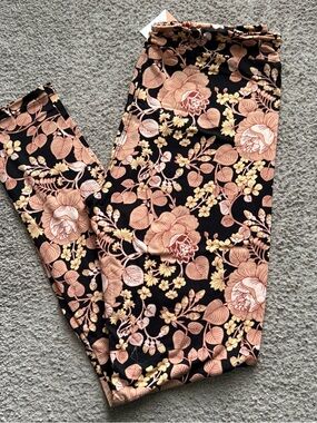 Women’s Honey & Lace Floral Leggings in Black/Blush - Size Large